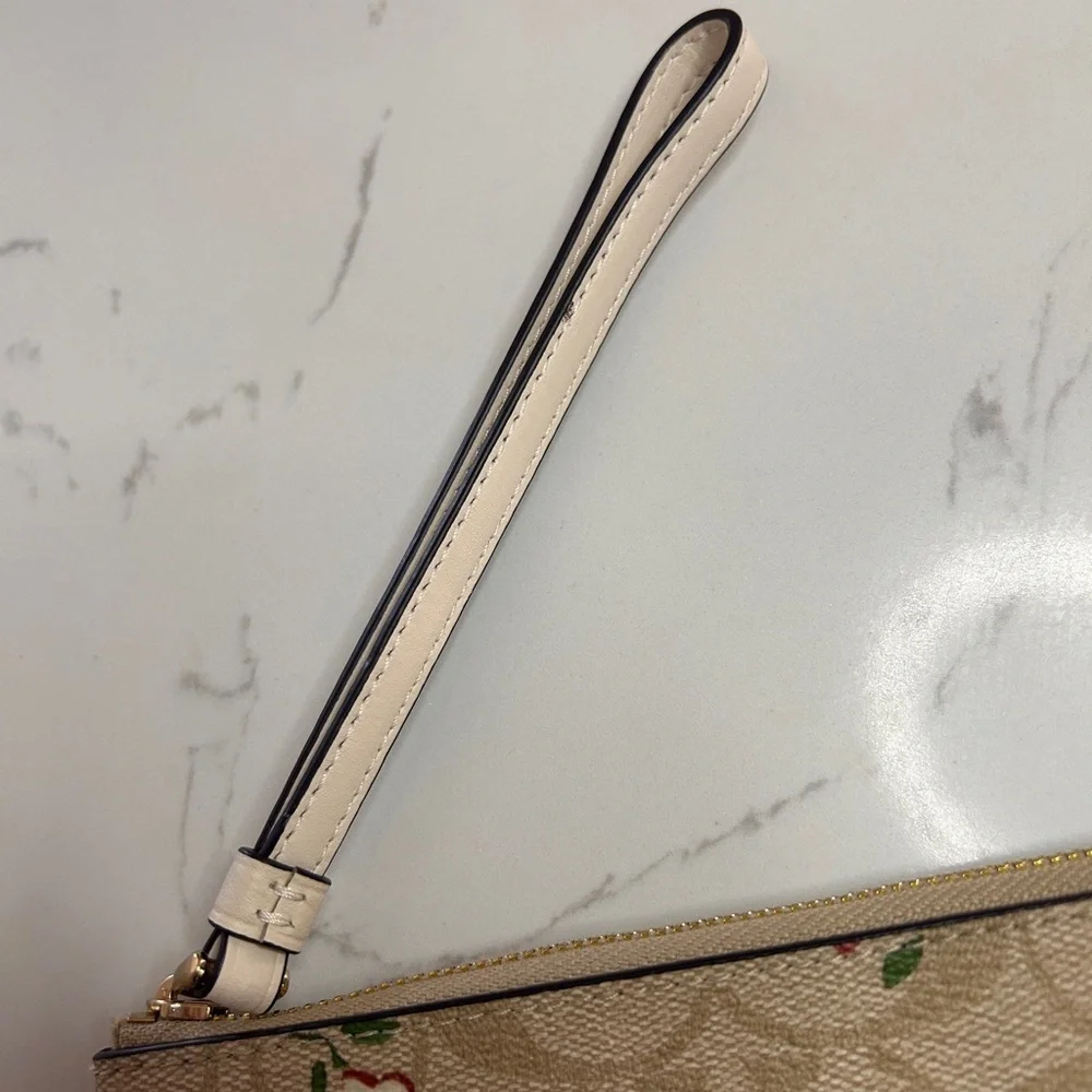 Coach Corner Zip Wristlet Canvas Nostalgic Ditsy Print, limited edition- EUC - Picture 11 of 13